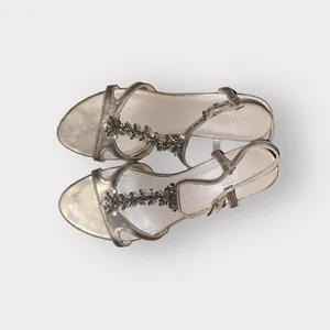 David’s Bridal Gold Leather Sandals Heels Shoes Size 8.5 M thumbnail 2