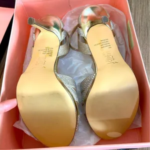 Mina Women’s Size 9 Chic Gold Heels – New with Minor Scuffs from Try-On Formal thumbnail 9
