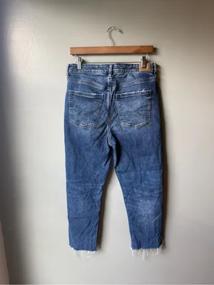 American Eagle Mom Jeans Women’s 8 Regular Medium Wash Distressed Raw Hem thumbnail 5