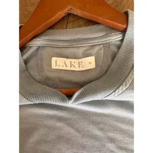 LAKE Blue Crewneck Long Sleeve Sweatshirt Women’s XS FLAWED thumbnail 6