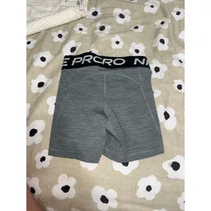 Nike pro grey shorts thumbnail 3