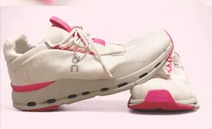 W11 men9.5 on cloud thumbnail 1