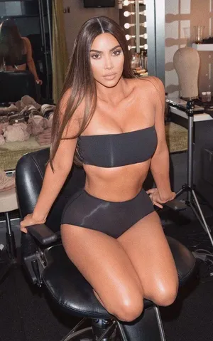 SKIMS Bandeau Top thumbnail 1
