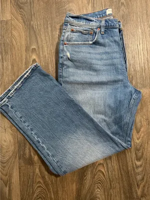 Abercrombie The Baggy Low-Rise 90s Jeans thumbnail 1