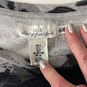 H&M cotton sweatshirt.  Size Small. thumbnail 4