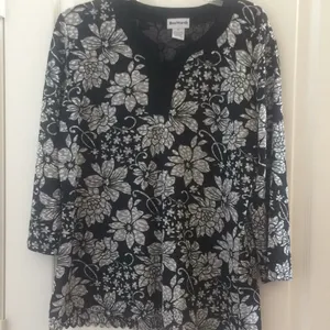 FINAL MARKDOWN 
Ladies’ BonWorth Tunic-style Top (M) thumbnail 1