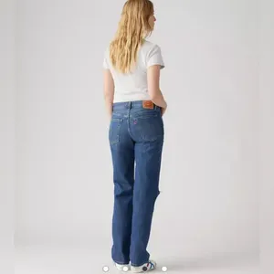 Levi’s Low Pro Women’s Jeans Breathe Out Medium Wash- Size 31 thumbnail 3