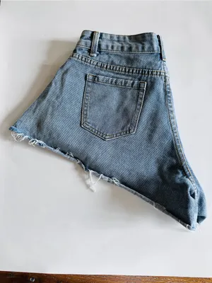 SweatyRocks Light Wash High-Rise Denim Shorts with Frayed Hem Size Medium thumbnail 6