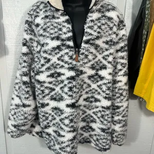 Lucky Find Black and White Sherpa Pullover Size Large EUC thumbnail 2