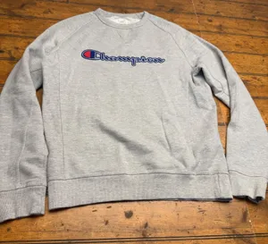 Champion Women Grey Athletic Apparel Crewneck Sweatshirt‎ Size Medium thumbnail 1