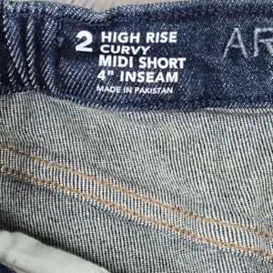 Arizona Jeans Co Size 2 High Rise Curvy Midi Denim Shorts‎ Distressed Cuffed thumbnail 4