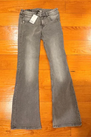 Zara Low-Rise Flare Jeans thumbnail 1