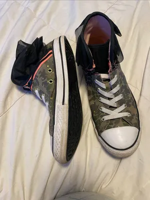 Converse Women's Camo High-Top Sneakers with Pink Lining thumbnail 2