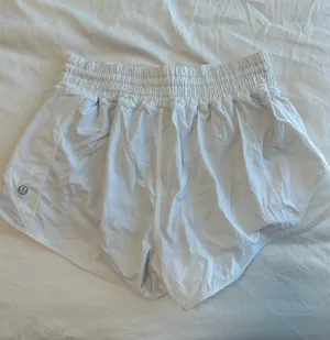 Hotty Hot Lululemon 2.5" Shorts low rise thumbnail 2