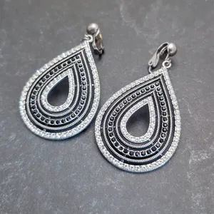 Vintage Clip On Earrings Extra Large Silver Tone Dangle Drop Black & Clear Gems thumbnail 4