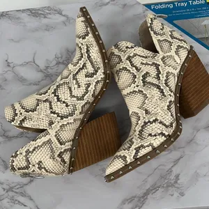 Steve Madden Alyse Booties Womens 6 Neutral Snakeskin Studded V-Cut Block Heel‎ thumbnail 8