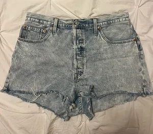 Levi’s Shorts  thumbnail 1