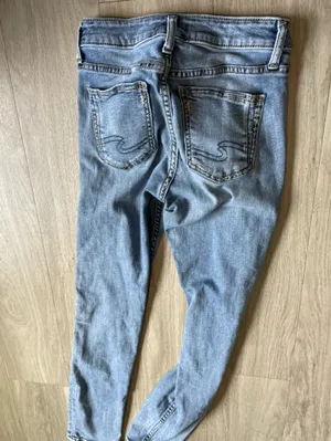 Silver Jeans Light Wash Women’s Straight Leg Jeans thumbnail 2
