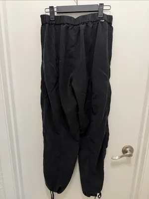 Vuori Coastline Pant in black thumbnail 4