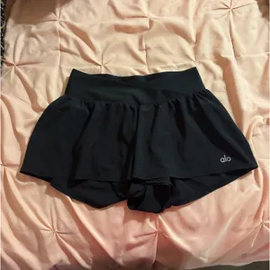 Alo V-Cute Running Shorts thumbnail 3