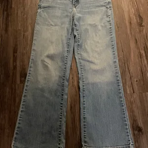 Vintage Levi's® Perfectly Slimming Boot Cut 512 Jeans W30 X L27 Blue Light Wash thumbnail 3