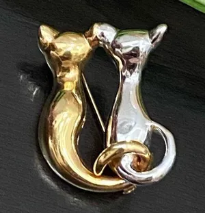 Vintage PUCCINI Signed Two-tone Gold/Silver Polished Sitting Together Cat Brooch thumbnail 3