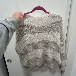 Sweater thumbnail 1