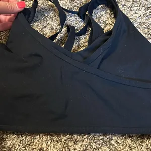 Gymshark Black Sports Bra Crossed Back Strap Small thumbnail 8