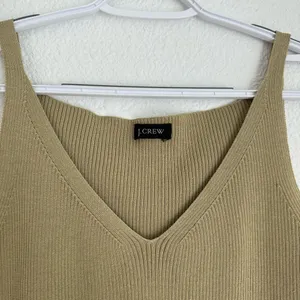 J. Crew olive asparagus green v-neck ribbed cropped tank top size S / M thumbnail 2