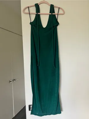 Green Sleeveless V thumbnail 2
