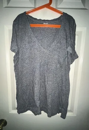 Madewell Grey V-Neck Short Sleeve Pocket T-Shirt Size M thumbnail 1