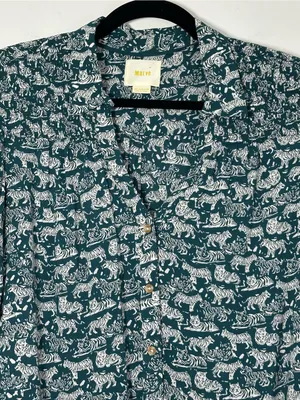 Anthropologie Maeve Tiger Animal Print Button V-Neck Woven Rayon Blouse Size 6 thumbnail 4