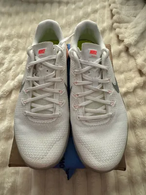 Women’s Nike Metcon 4 Training Shoes Size 9.5 thumbnail 1