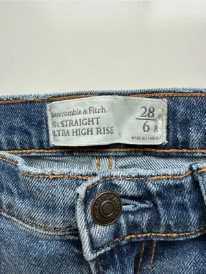 Abercrombie & Fitch 90’s Straight Ultra High Rise Jeans Size 6 thumbnail 5