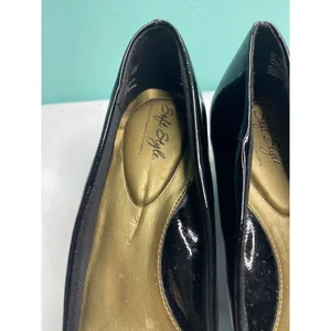 Soft style size 11 Sleek Black‎ Patent Leather Pumps thumbnail 2