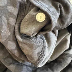 Lululemon Align High Rise Black Formation Camo Leggings 28" Size 6 thumbnail 5