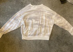 PINK Victoria’s Secret Whit Camo Crewneck thumbnail 3