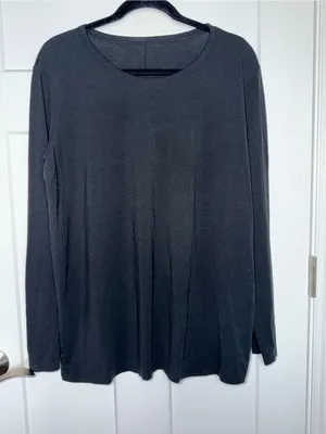 Alo Black Long Sleeve Crew Neck thumbnail 1