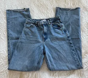 Zara High Rise Wide Leg Medium Wash Raw Hem Jeans Size 6 thumbnail 1