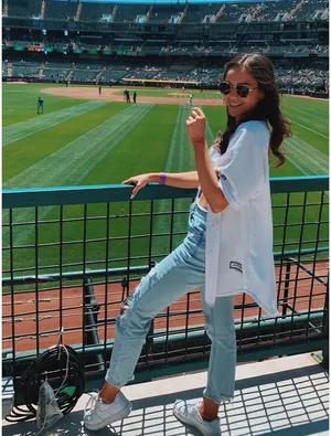 Abercrombie High-Rise Straight Jeans thumbnail 3