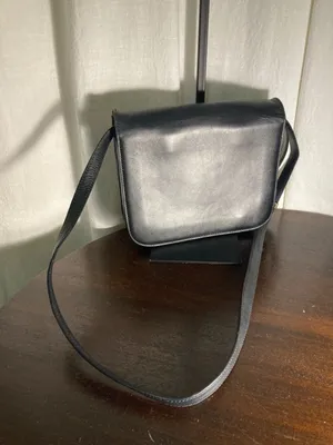 Vintage Flap Lock Classic Black Leather Crossbody Bag with Gold Hardware thumbnail 11