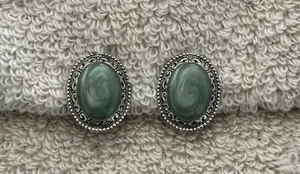 Fabulous Vintage Clip On Earrings Silver Tone W Green Enamel Center thumbnail 2