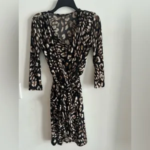 BCBGMAXAZRIA Zaria Wrap Dress Leopard Print Tie Waist 3/4 Sleeve Size S thumbnail 7