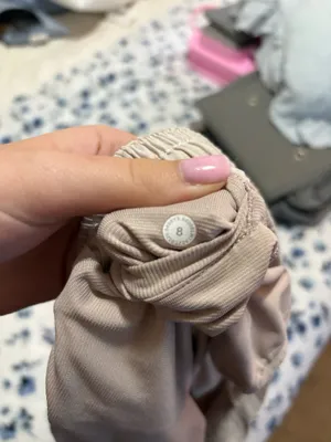 Lululemon Hotty Hot 2.5" Shorts thumbnail 4