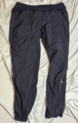 Lululemon joggers size 8 thumbnail 1