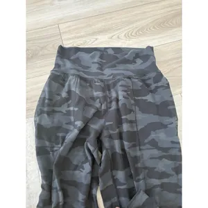 Athleta Salutation Camo Jogger Black Charcoal Grey Camouflage Pants Small thumbnail 2