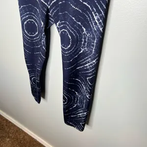 Beyond Yoga Lux High Waist Leggings Ripple Effect Blue shibori print size small thumbnail 5