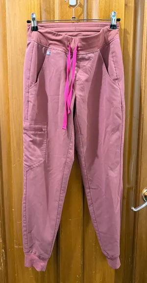 FIGS Scrub Pants Jogger petite  thumbnail 1