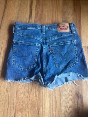 Women’s Levi’s Ribcage Boot Jean Shorts Size 30 thumbnail 3