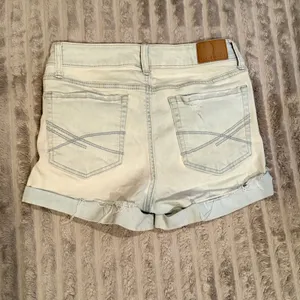 Aeropostale High‎ Waisted Midi Denim Shorts Light Wash Distressed Size 4 thumbnail 2
